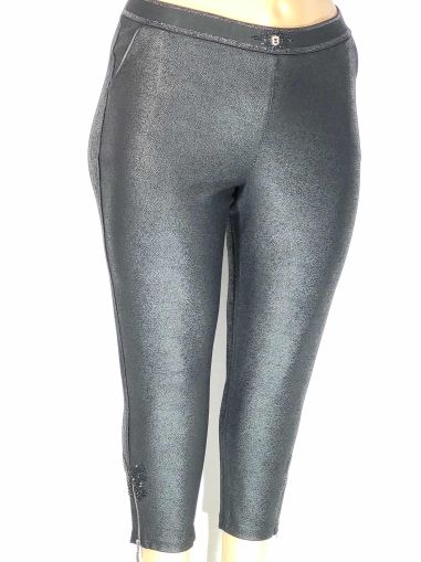 Дамски макси  еластичен плътен спортно елегантен панталон в големи размери с  интересна рипсена материя,цип и камъни отстрани на крачолите ,широк ластик в черно   03 00551