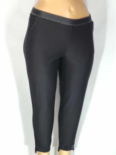 Дамски макси  еластичен  спортно елегантен панталон в големи размери с  камъни отпред на маншета ,широк ластик в черно   03 00552