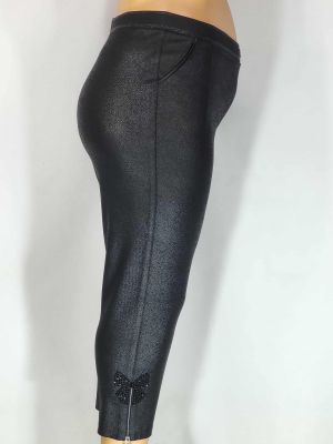 Дамски макси  еластичен плътен спортно елегантен панталон в големи размери с  интересна рипсена материя,цип и камъни отстрани на крачолите ,широк ластик в черно   03 00551