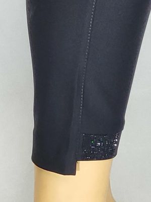 Дамски макси  еластичен  спортно елегантен панталон в големи размери с  камъни отпред на маншета ,широк ластик в черно   03 00552