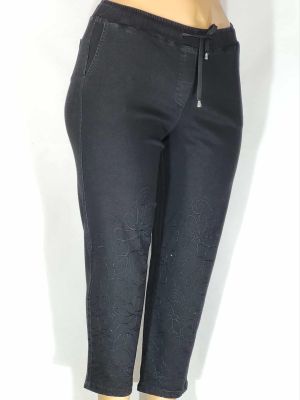 Дамски макси плътни еластични дънки в големи размери с бродерия цветя и камъни в черно 02 00556