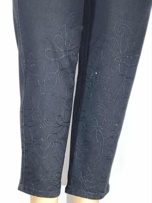 Дамски макси плътни еластични дънки в големи размери с бродерия цветя и камъни в черно 02 00556